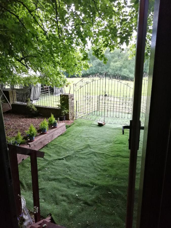 Durham Donkey Rescue Shepherd'S Hut Hotel Bagian luar foto
