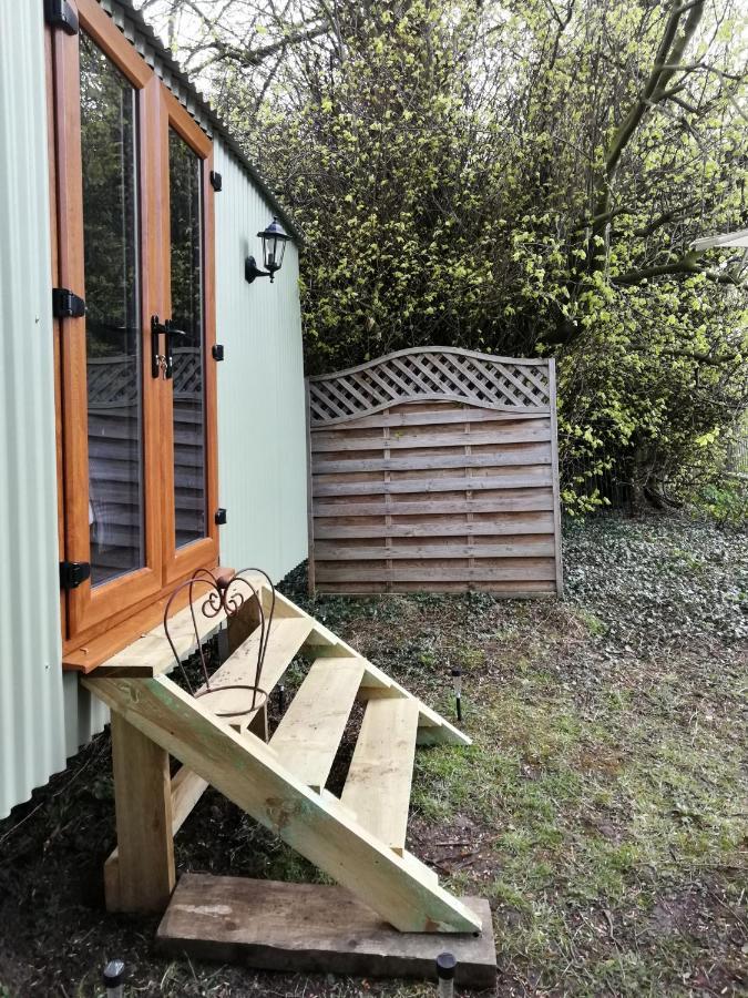 Durham Donkey Rescue Shepherd'S Hut Hotel Bagian luar foto