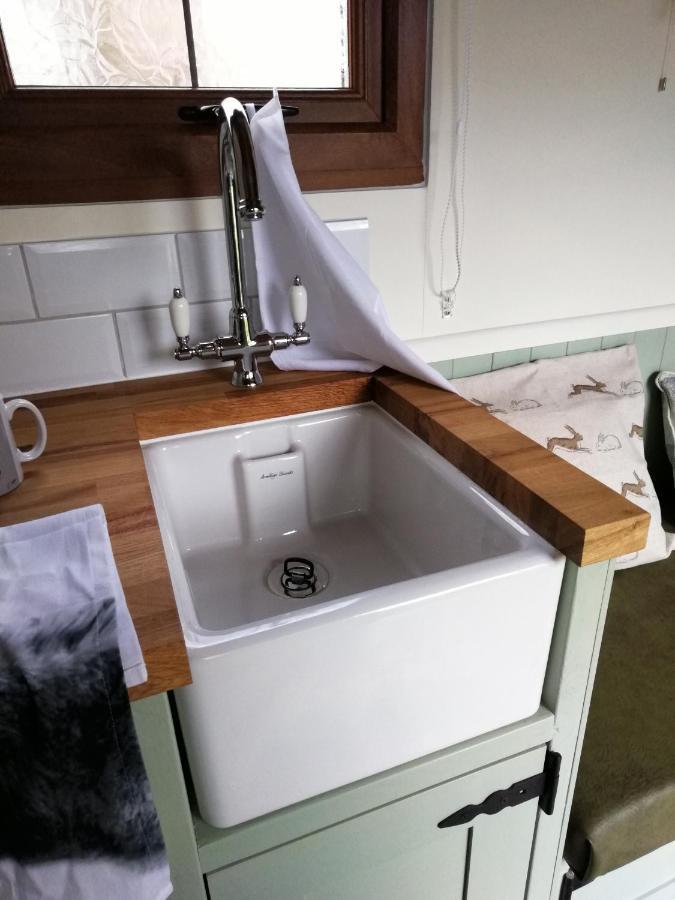 Durham Donkey Rescue Shepherd'S Hut Hotel Bagian luar foto