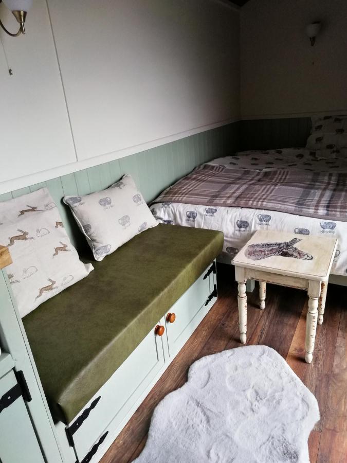 Durham Donkey Rescue Shepherd'S Hut Hotel Bagian luar foto