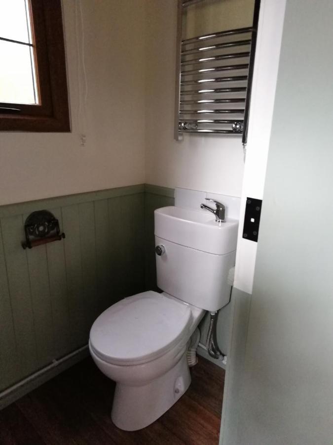 Durham Donkey Rescue Shepherd'S Hut Hotel Bagian luar foto